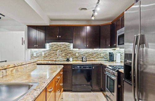 West Central Apartment | Downtown Apartment 4 in Historic Mansion | Ping-Pong & Parking