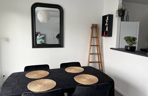 Viarmes Apartment | Downtown apartment