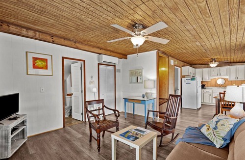 Cedar Key Apartment | Downtown Apartment Half Block to Sunsets on Water