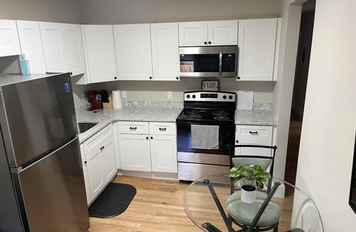Beverly Apartment | Downtown Apt King Beds Mins to Salem