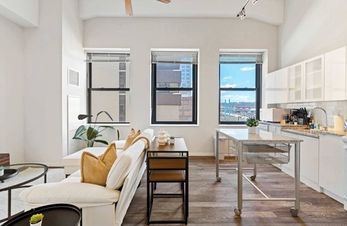 Downtown Cincinnati Apartment | Downtown Apt with Pool, Parking near stadiums