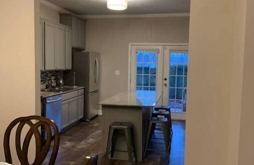 Evansville House | Downtown/Arts District Spacious 4 Bedroom Home