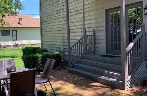 Evansville House | Downtown/Arts District Spacious 4 Bedroom Home