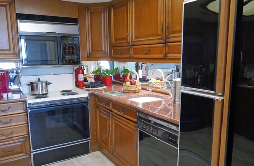 Capitol District Condo | Downtown Austin, Westgate Tower, Capitol View, Weekly Cleaning, 30 Day Rental