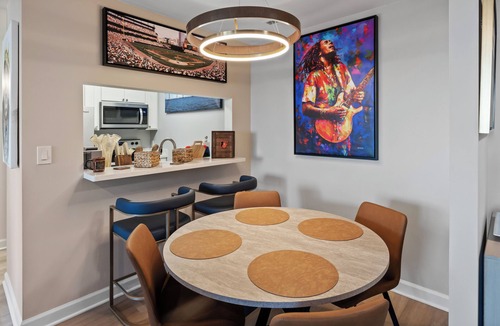 Inner Harbor Condo | Downtown Baltimore Waterfront 1 Bedroom Luxury Condo