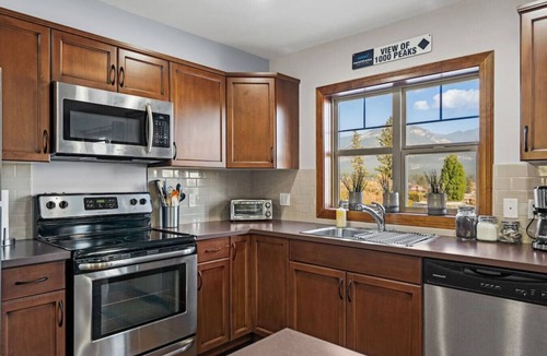 Invermere Apartment | Downtown Basecamp | Stylish | Games Room