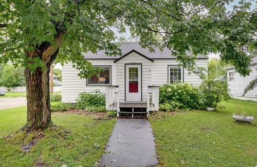 Baudette House | Downtown Baudette Vacation Rental: Walk to Dining!