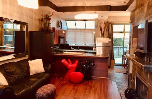 Downtown Vancouver House | Downtown Beach District, 2 Bedroom; Private Ent. Patio Free Parking; Pool, Gym+