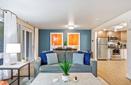 West Bellevue Apartment | Downtown Bellevue 1BR - Parking Included - W/D - Near Microsoft - Monthly