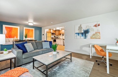 West Bellevue Apartment | Downtown Bellevue 1BR - Parking Included - W/D - Near Microsoft - Monthly