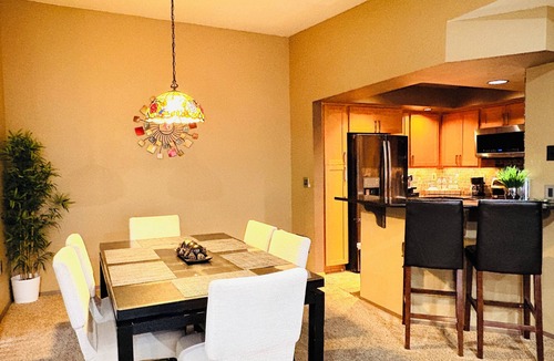 Northwest Bellevue Condo | Downtown Bellevue 2BR Condo Free Reserved Parking