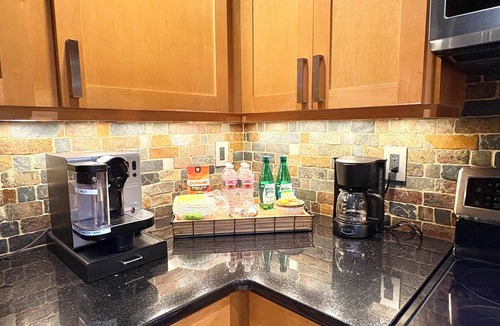 Northwest Bellevue Condo | Downtown Bellevue 2BR Condo Free Reserved Parking
