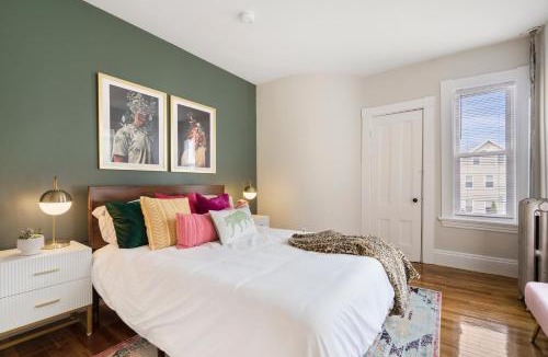 Beverly Apartment | Downtown Beverly Minutes to Salem+Train w/Parking