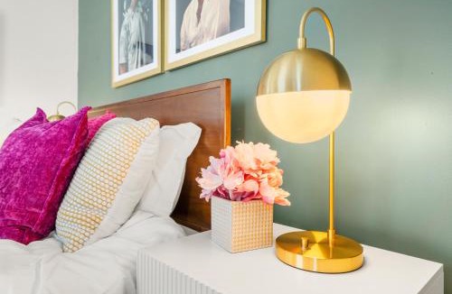 Beverly Apartment | Downtown Beverly Minutes to Salem+Train w/Parking