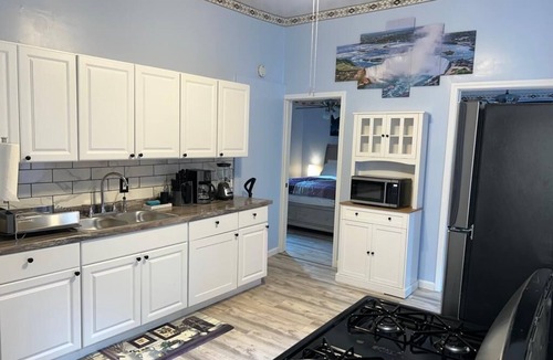 Front Park House | Downtown Buffalo Entire 6 Bedrooms house with AC, WiFi , and Private Parking