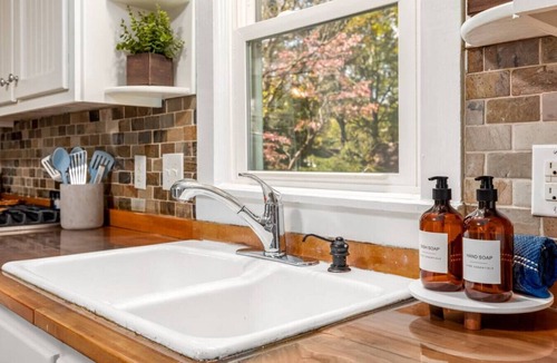 Buford Cottage | Downtown Buford: Walk to Eats, Shops & Events