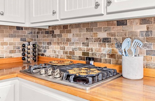 Buford Cottage | Downtown Buford: Walk to Eats, Shops & Events