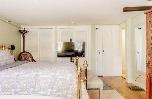 College Hill Apartment | downtown by RISD/1gb wifi/smart lock/free parking
