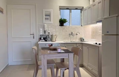 Loutra Edipsou Apartment | Downtown by the thermal springs