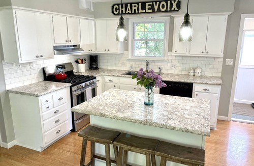 Charlevoix House | DOWNTOWN Charlevoix Home!July 26,Aug 13, 14 OPEN!-FANTASTIC location & ratings!