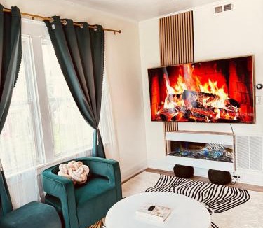 Dayton House | Downtown Cincinnati WhisperAlley with Spa HotTub