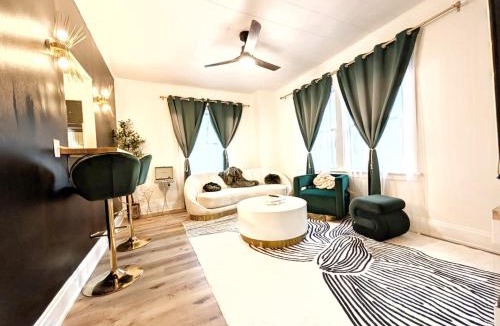 Dayton House | Downtown Cincinnati WhisperAlley with Spa HotTub