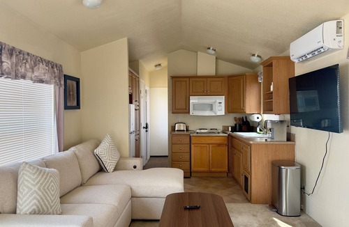 Hanford House | Downtown Comfy Mobile Home Stay