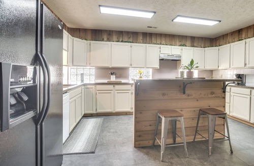 Lancaster Condo | Downtown Condo ~ 23 Mi to Hocking Hills State Park
