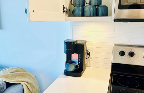 Crescent Heights Apartment | Downtown Condo, Stylish & Comfy