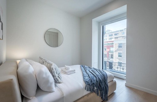 Downtown Montreal Apartment | Downtown Core - Ultra Modern 1 Bedroom Apartment