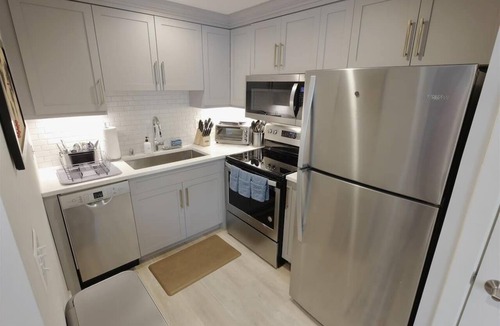 Logan Circle Apartment | Downtown DC Awaits with Parking Permit