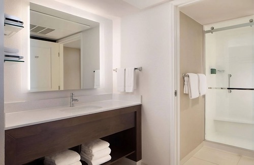 Raisin Hotel | Downtown Delight in Fresno! Full Kitchen, Breakfast, Pets Allowed, Outdoor Pool!