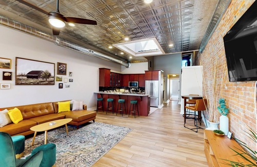 Muncie Apartment | 'downtown Delight' w/Patio! 1 Mi to Ball State