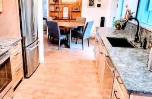 Long Beach House | Downtown Designer Duplex close to Beach! Spa Tub, Sunroom, Game Room, EV & more!