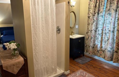 Digby House | Downtown Digby-Harborview Heritage House 1838-King Suite