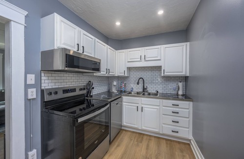 Dover Apartment | Downtown Dover Renovated Apt, 3 beds, WiFi, Private Parking