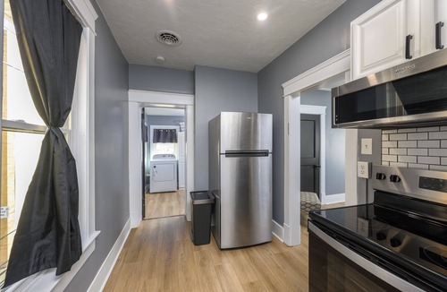 Dover Apartment | Downtown Dover Renovated Apt, 3 beds, WiFi, Private Parking