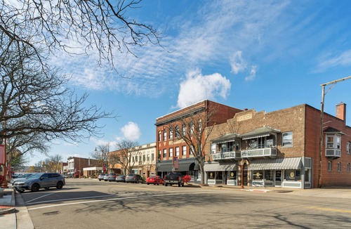 Dover Apartment | Downtown Dover Renovated Apt, 3 beds, WiFi, Private Parking