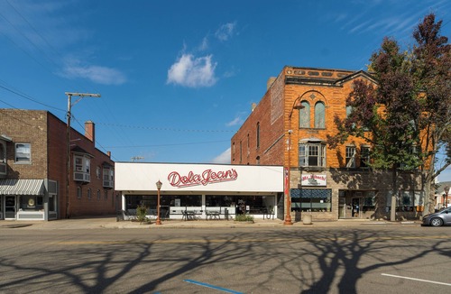Dover Apartment | Downtown Dover Renovated Apt, 3 beds, WiFi, Private Parking