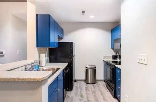 Charlotte Center City Condo | Downtown Dream: 2-Bed Condo with Pool & Parking!