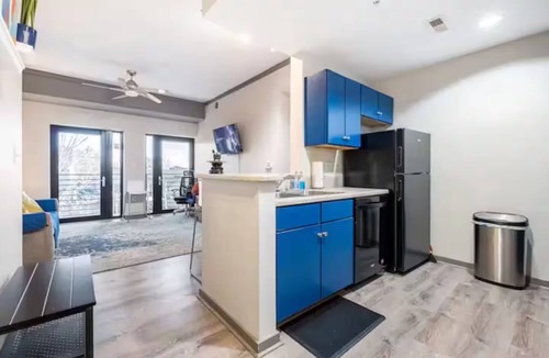 Charlotte Center City Condo | Downtown Dream: 2-Bed Condo with Pool & Parking!