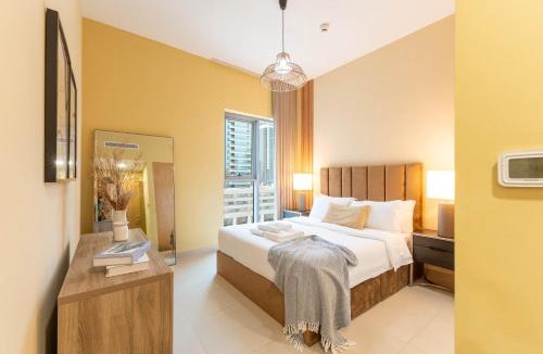 Downtown Dubai Apartment | Downtown Dubai Apartment with Pool & Gym Access