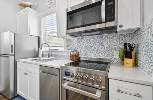 Dunedin House | Downtown Dunedin Hideaway/Easy Walk to Downtown!