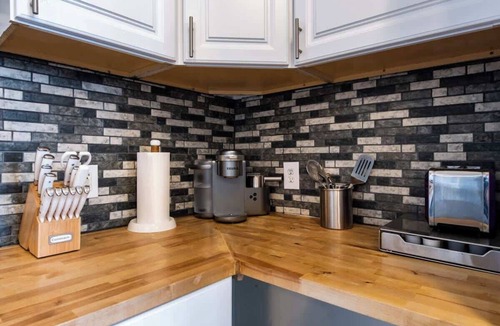 West Main Historic District Apartment | Downtown Duplex with Panoramic View - 12 Beds