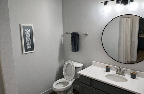Downtown Eau Claire Apartment | Downtown Eau Claire 1BR on S Barstow
