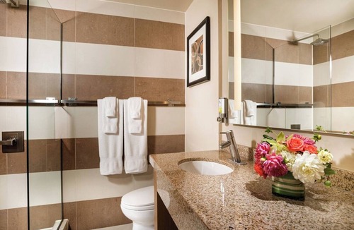 Downtown Portland Hotel | Downtown Escape: Unwind in Your Comfortable Room Across Waterfront Park