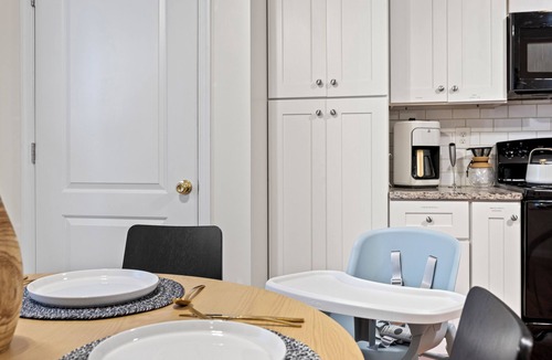 Frederick Apartment | Downtown Frederick retreat with parking. Dog- and baby-friendly!
