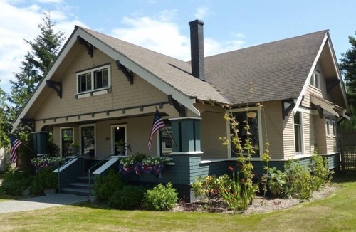 Friday Harbor Apartment | Downtown Friday Harbor! (Logger Suite)