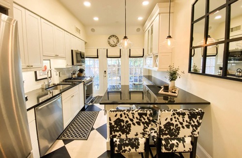 Historic District House | Downtown Gem! Stay in a Historic Carriage House Steps from Main Street, City Dock & USNA