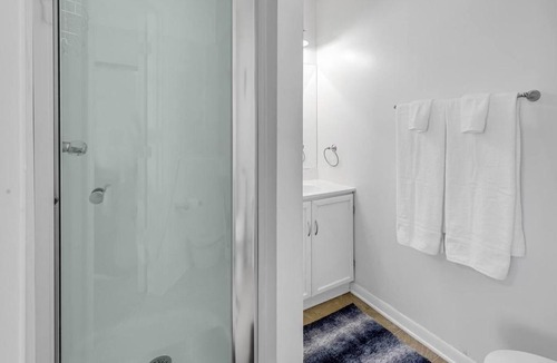 Houston Apartment | Downtown! Generous